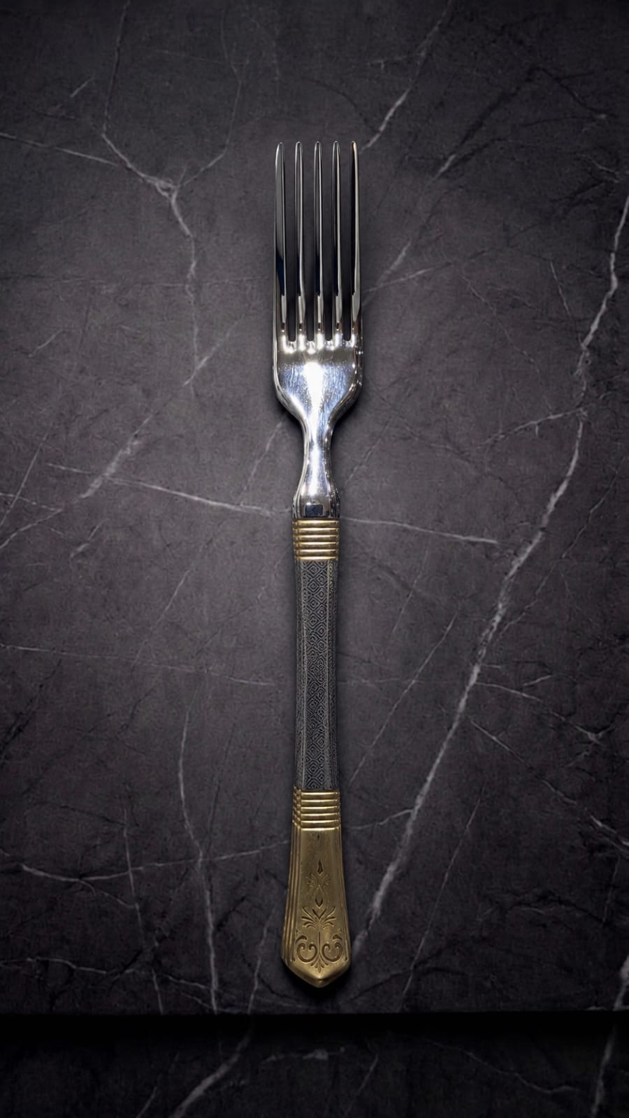 Gold and silver diamond-cut heavy stainless steel cutlery – photo 6