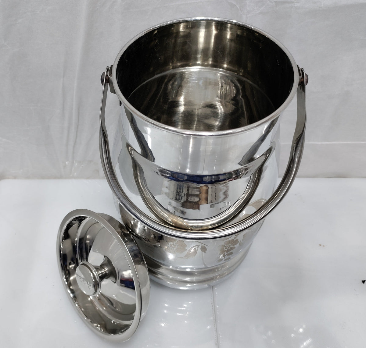 Laser flower print stainless steel ghee and oil can with domed lid – photo 6