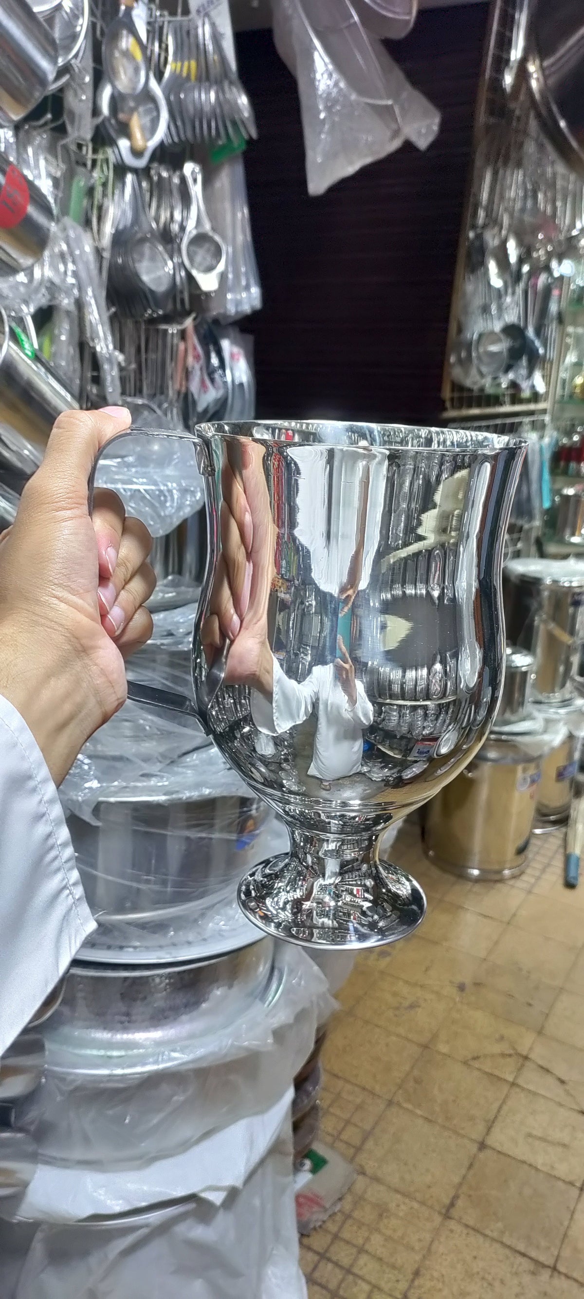 Fancy heavy stainless steel jug 2L - product photo 5 | Saify Homes Pakistan
