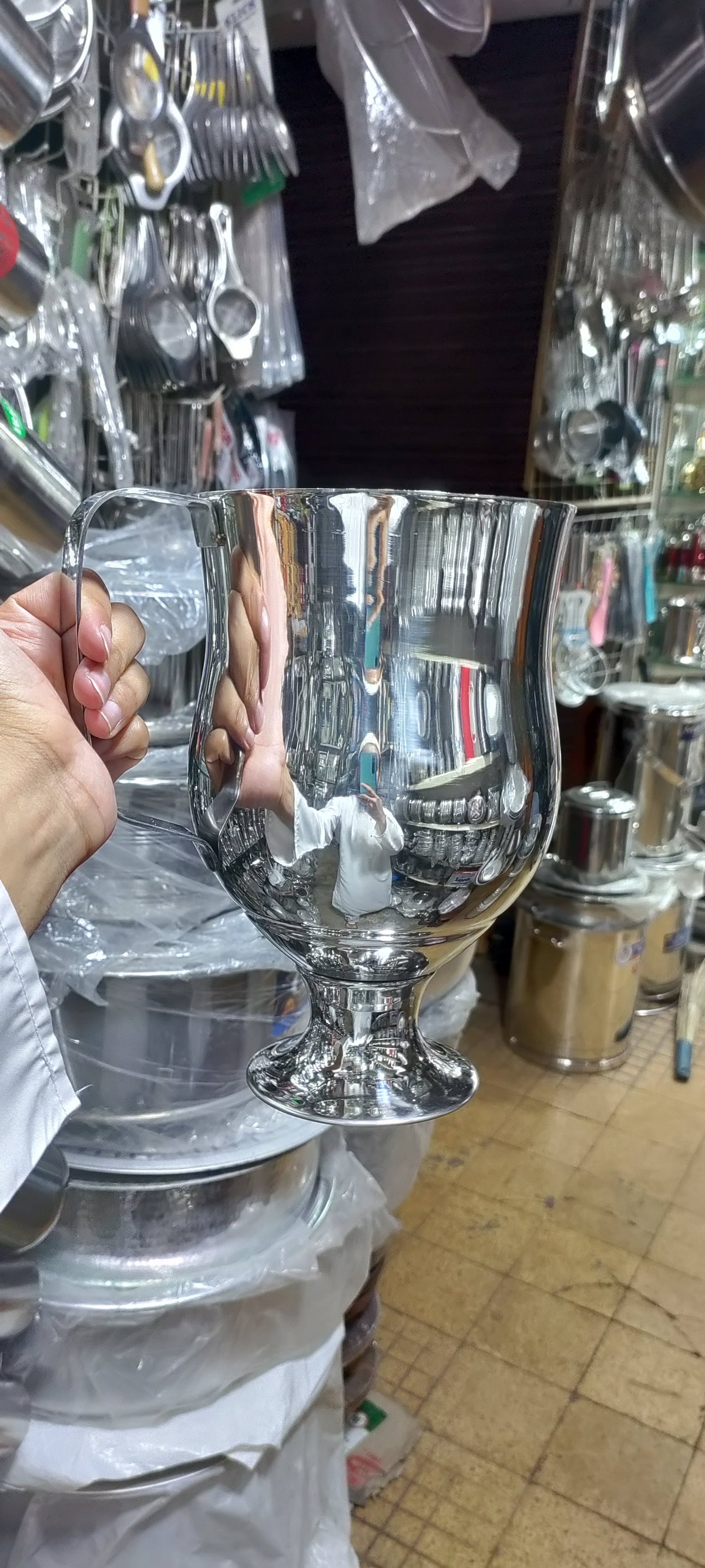 Fancy heavy stainless steel jug 2L - product photo 4 | Saify Homes Pakistan