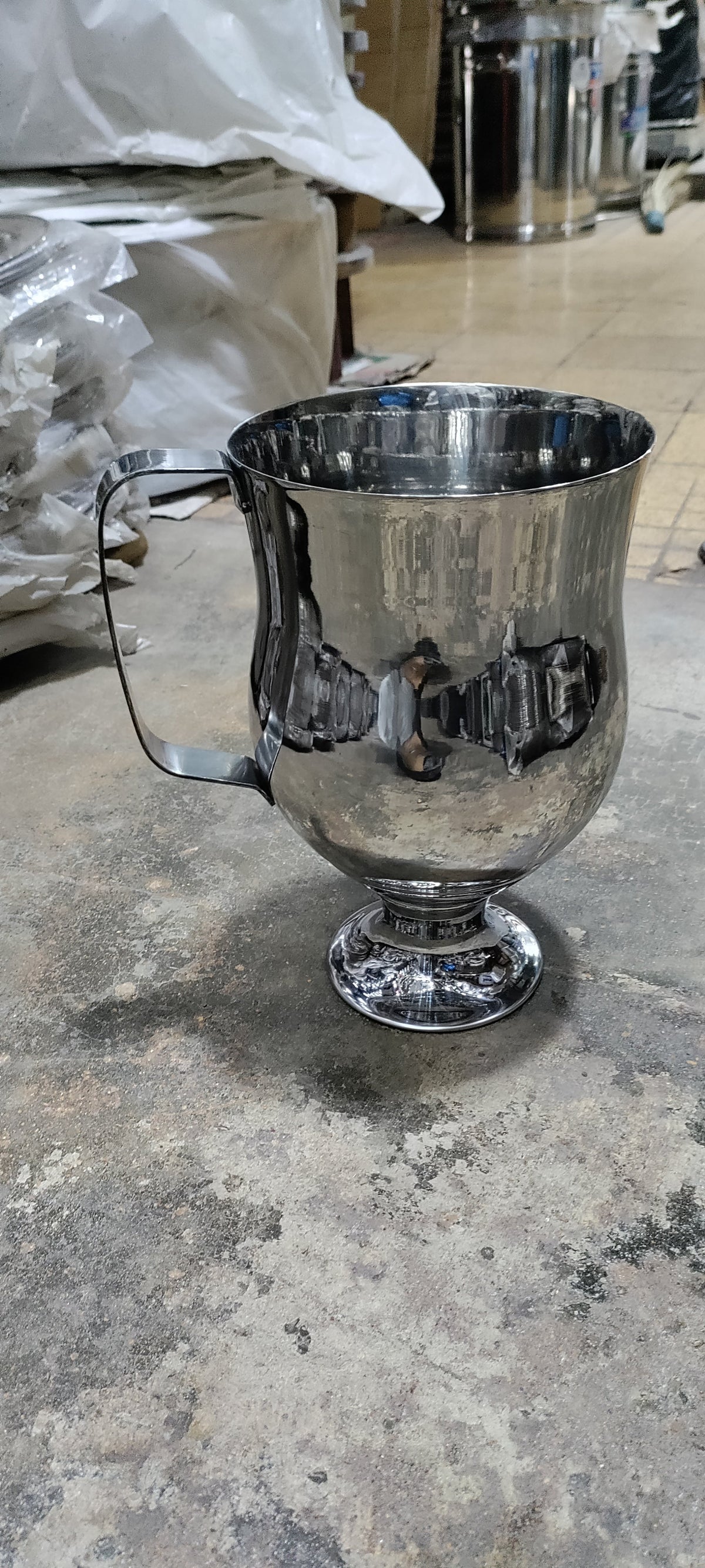 Fancy heavy stainless steel jug 2L - product photo 2 | Saify Homes Pakistan