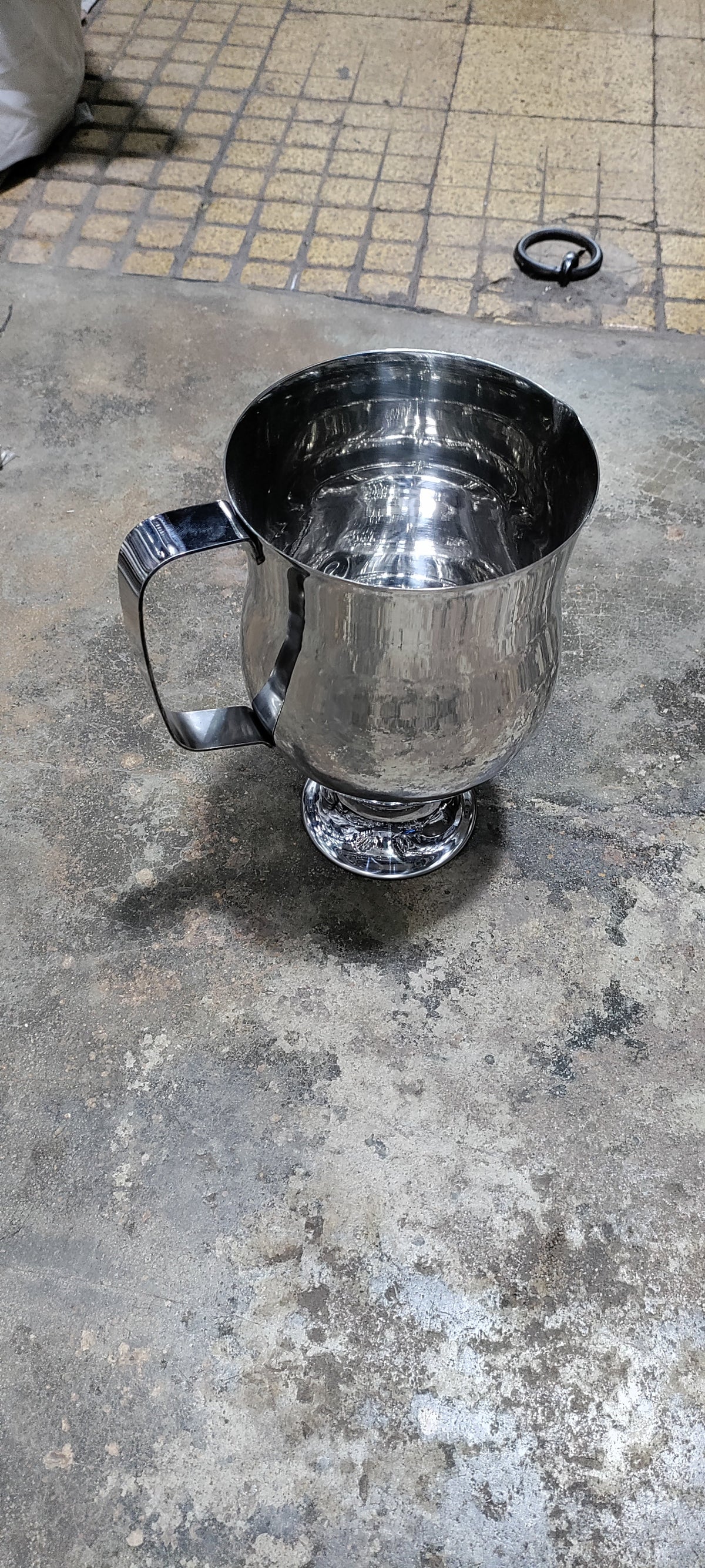 Fancy heavy stainless steel jug 2L - product photo 3 | Saify Homes Pakistan